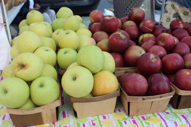 wife blog downtown raleigh farmers market apples