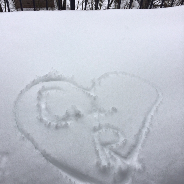 wifestyle c and r heart in snow