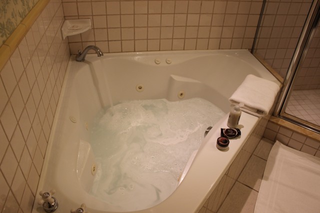couples travel blog bathtub toronto
